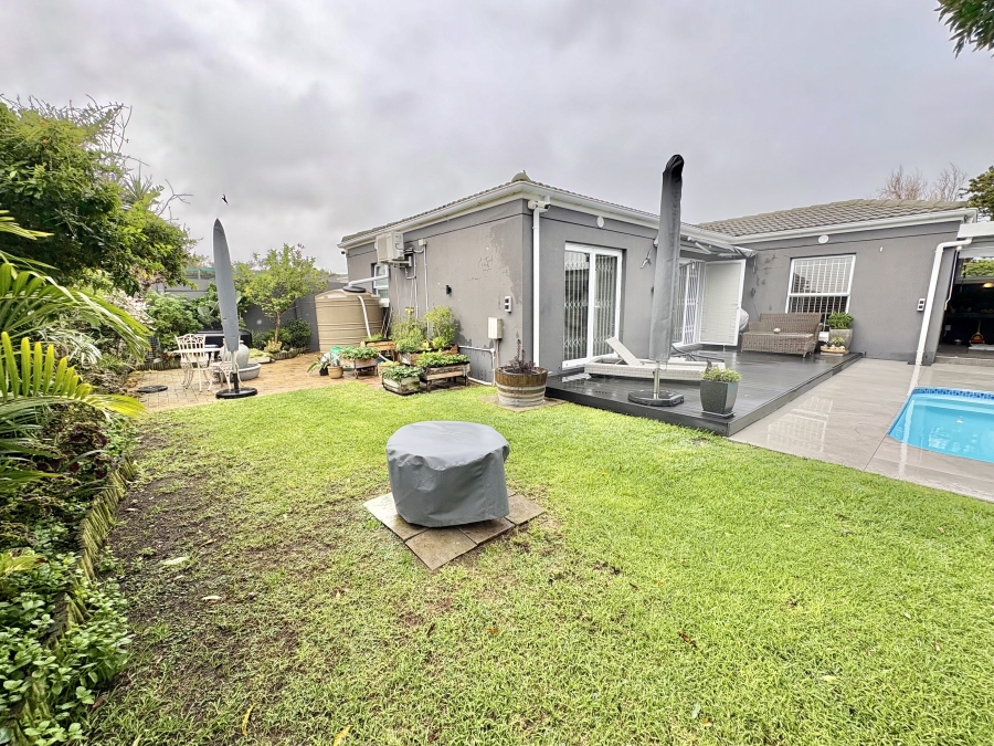 3 Bedroom Property for Sale in Sunningdale Western Cape